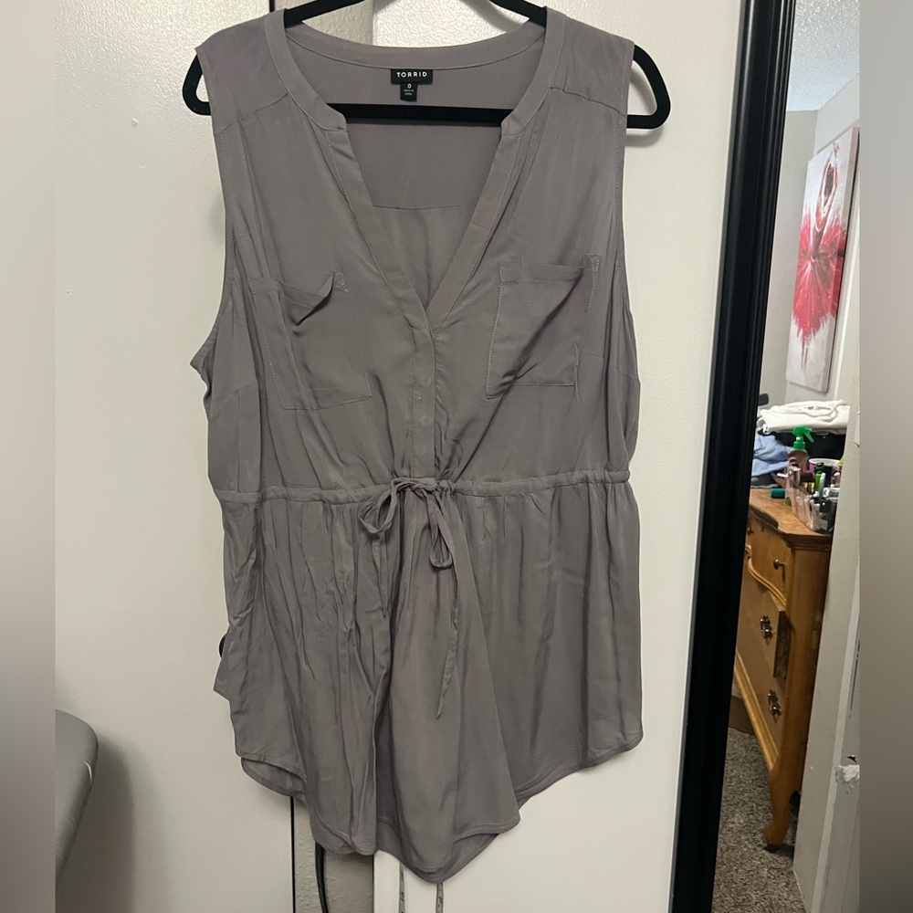 Torrid gray, sleeveless top with drawstring waist and 2 breast pockets